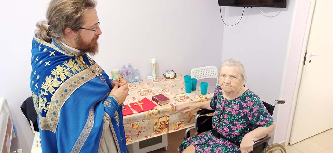 Посещение пансионата для пожилых людей в праздник Успения Божией Матери