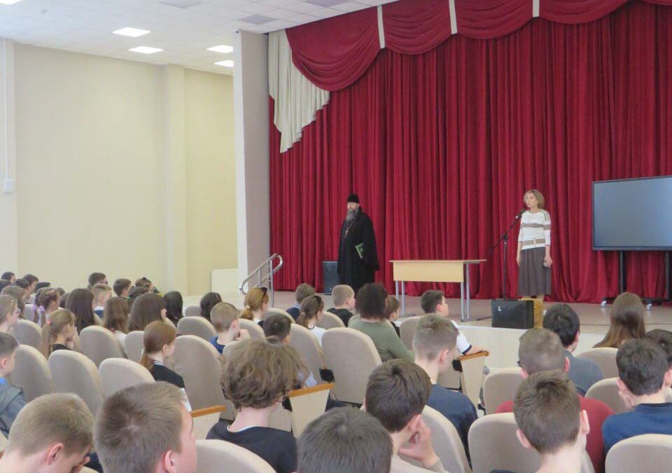 Священник провел беседу в учащимися Ашукинской СОШ